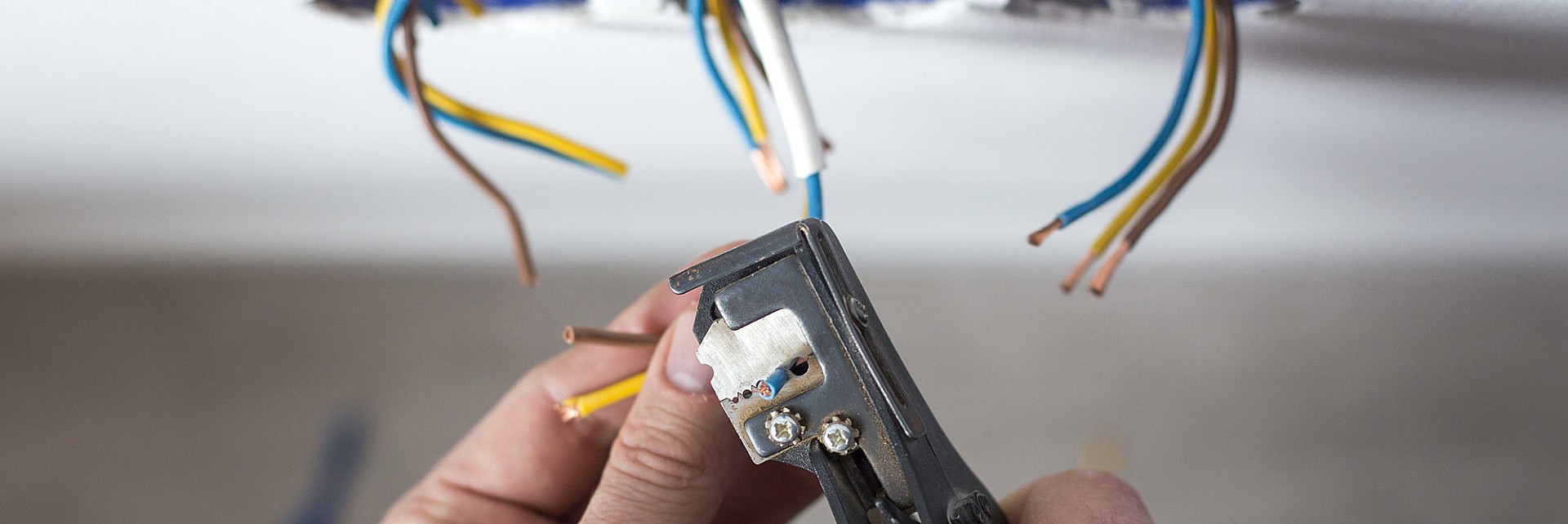 002--elektroinstallation_143987820.jpg